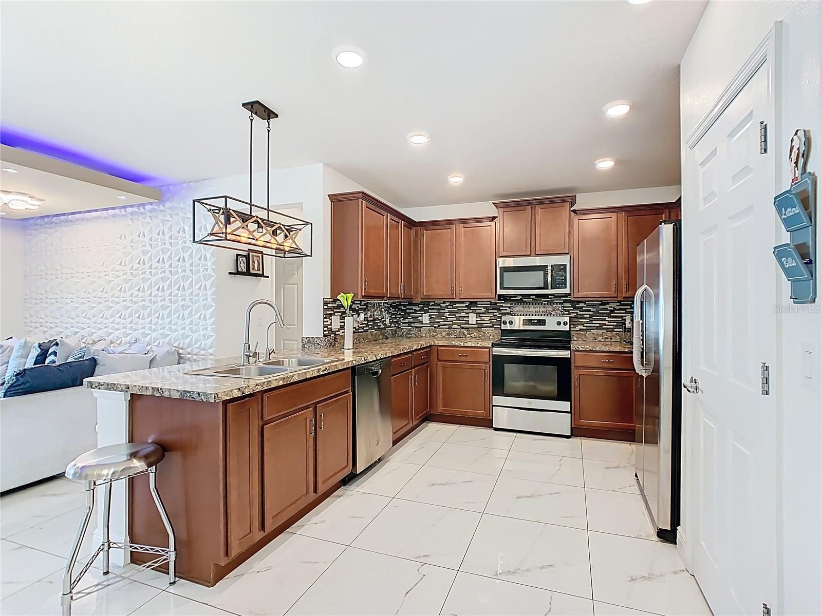 316 BLUE LAKE CIR, KISSIMMEE, FL, 34758