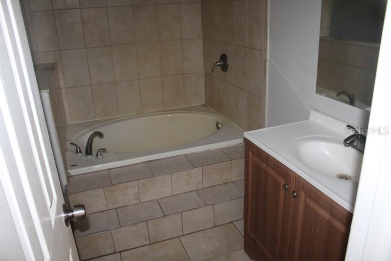 14936 PINECREST RD, TAMPA, FL, 33613