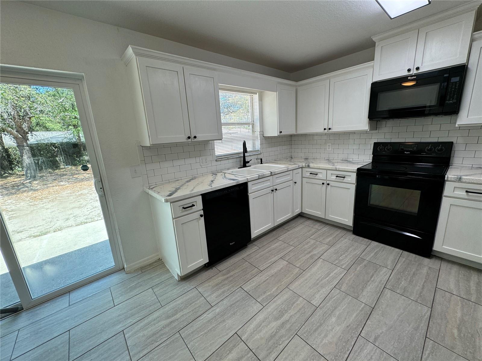 40049 PALM ST, LADY LAKE, FL, 32159