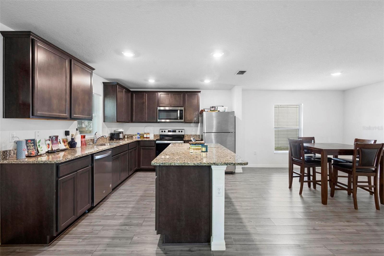 938 MANSFIELD RD, TAVARES, FL, 32778