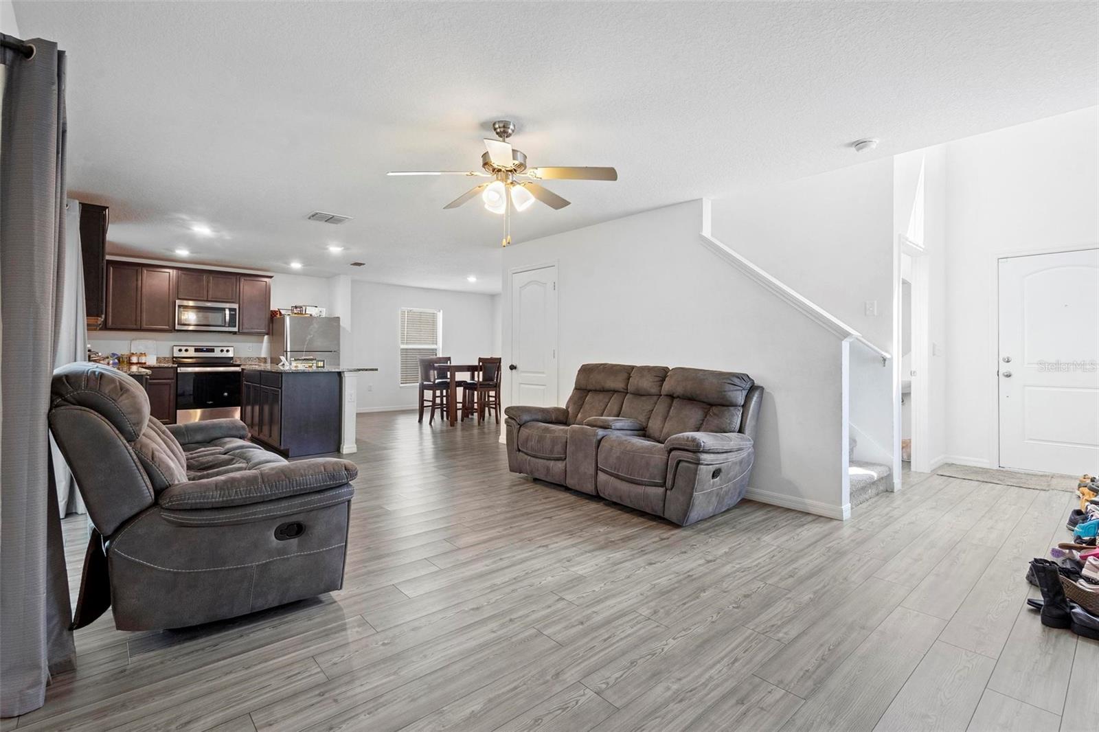 938 MANSFIELD RD, TAVARES, FL, 32778