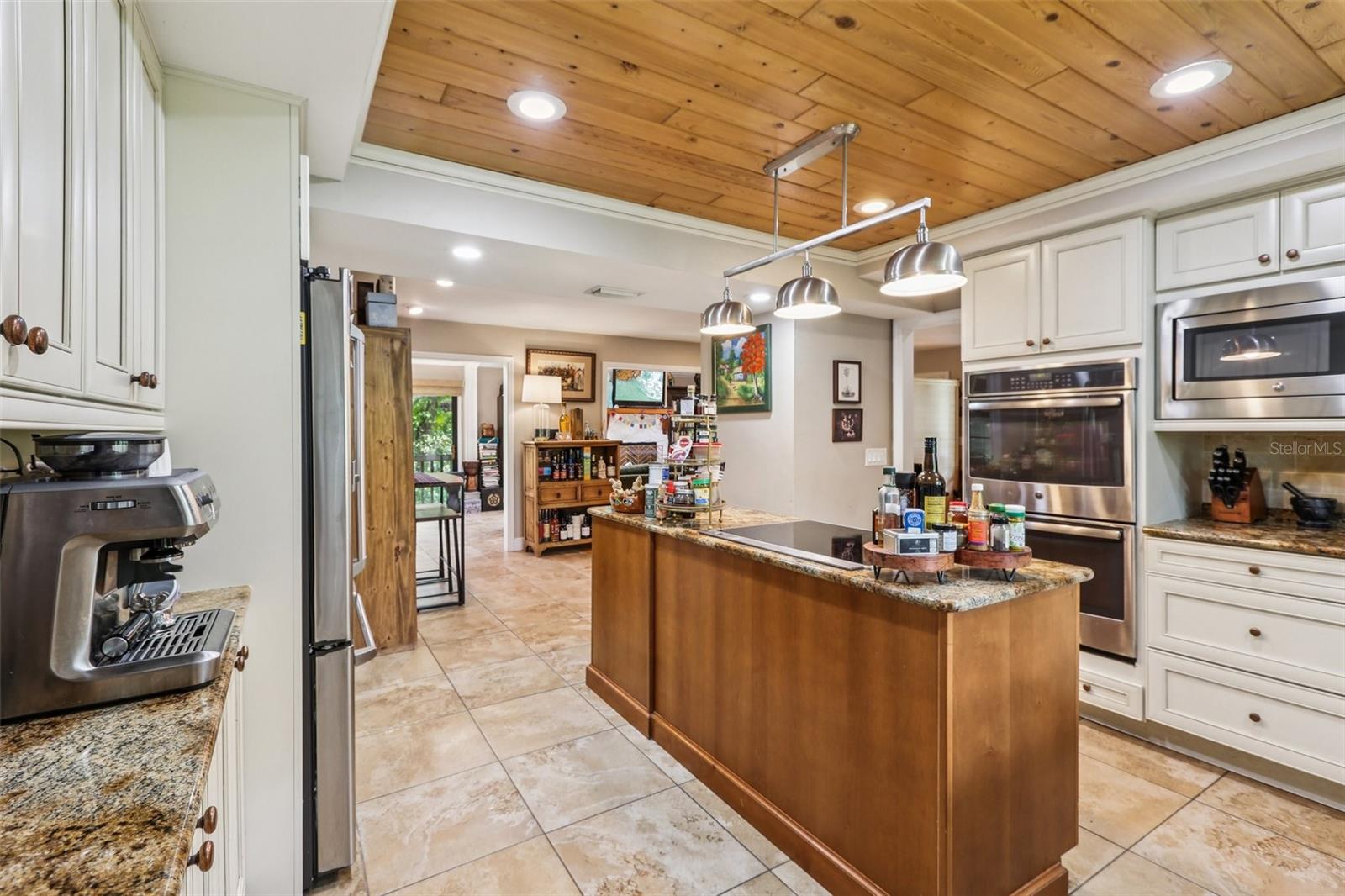 8614 HIBISCUS DR, TAMPA, FL, 33637