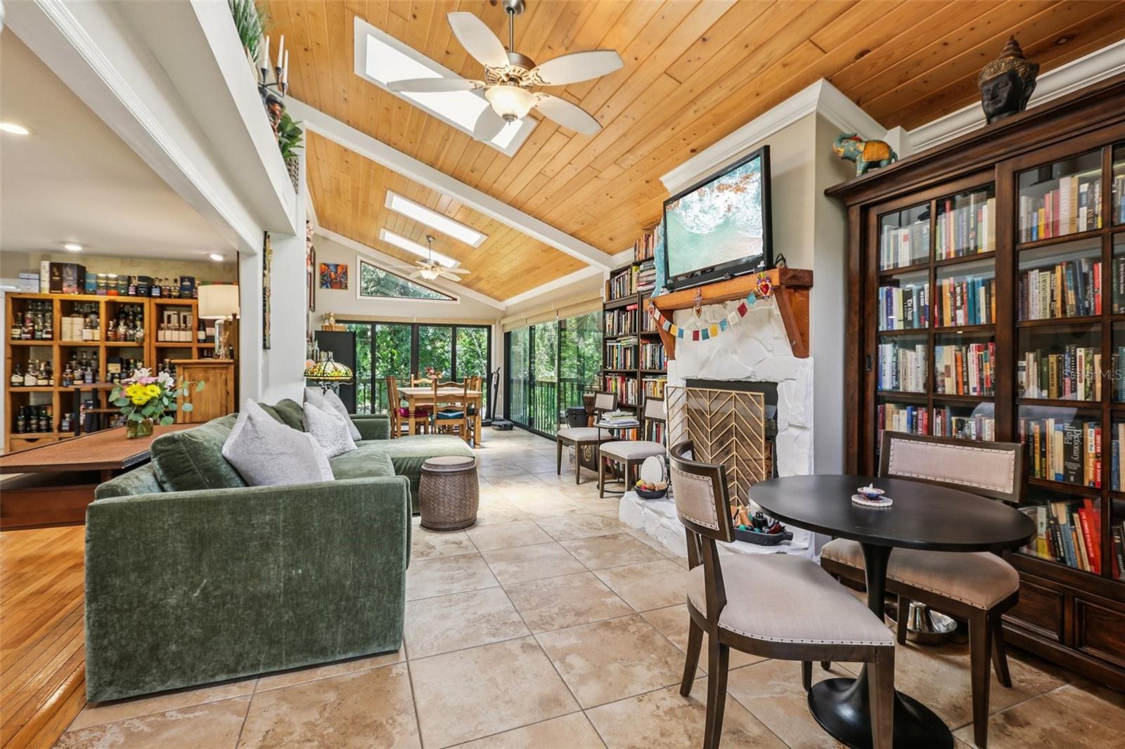 8614 HIBISCUS DR, TAMPA, FL, 33637