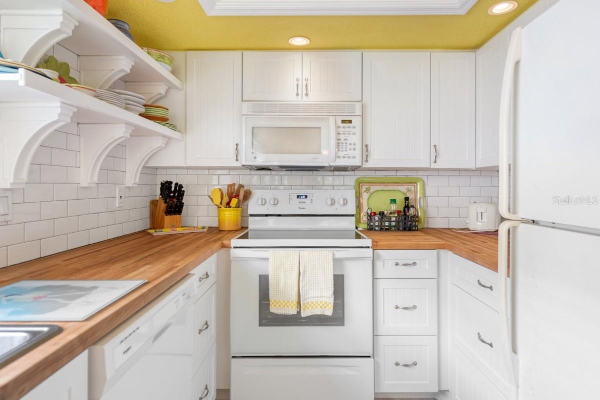 600 MANATEE AVE #124, HOLMES BEACH, FL, 34217