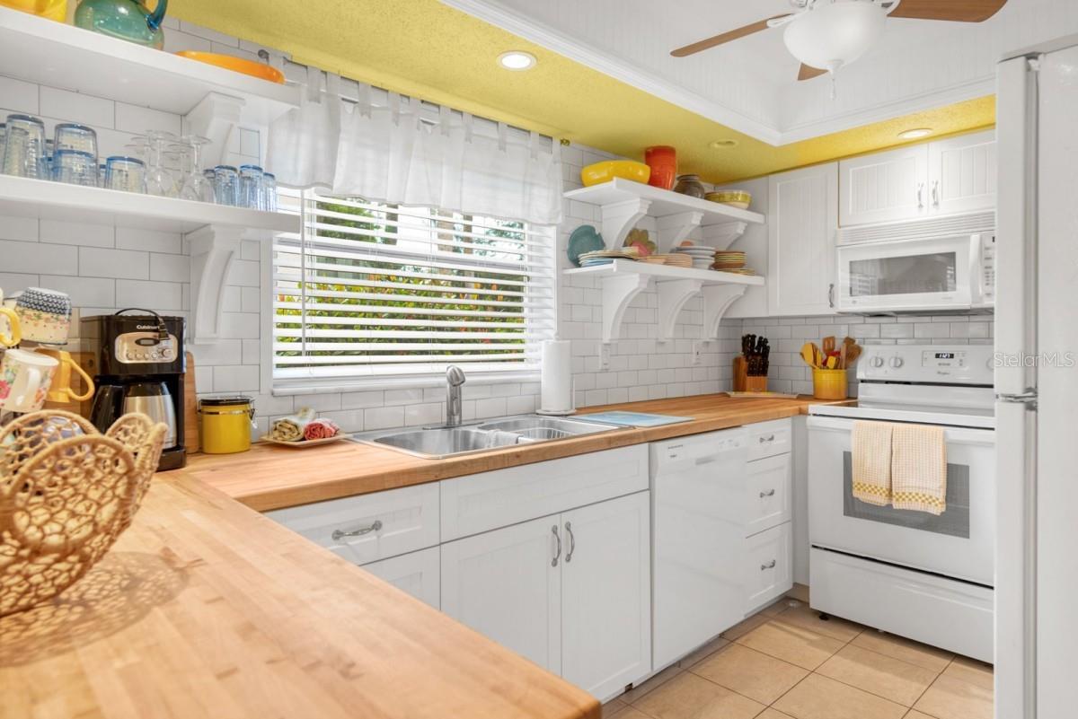 600 MANATEE AVE #124, HOLMES BEACH, FL, 34217