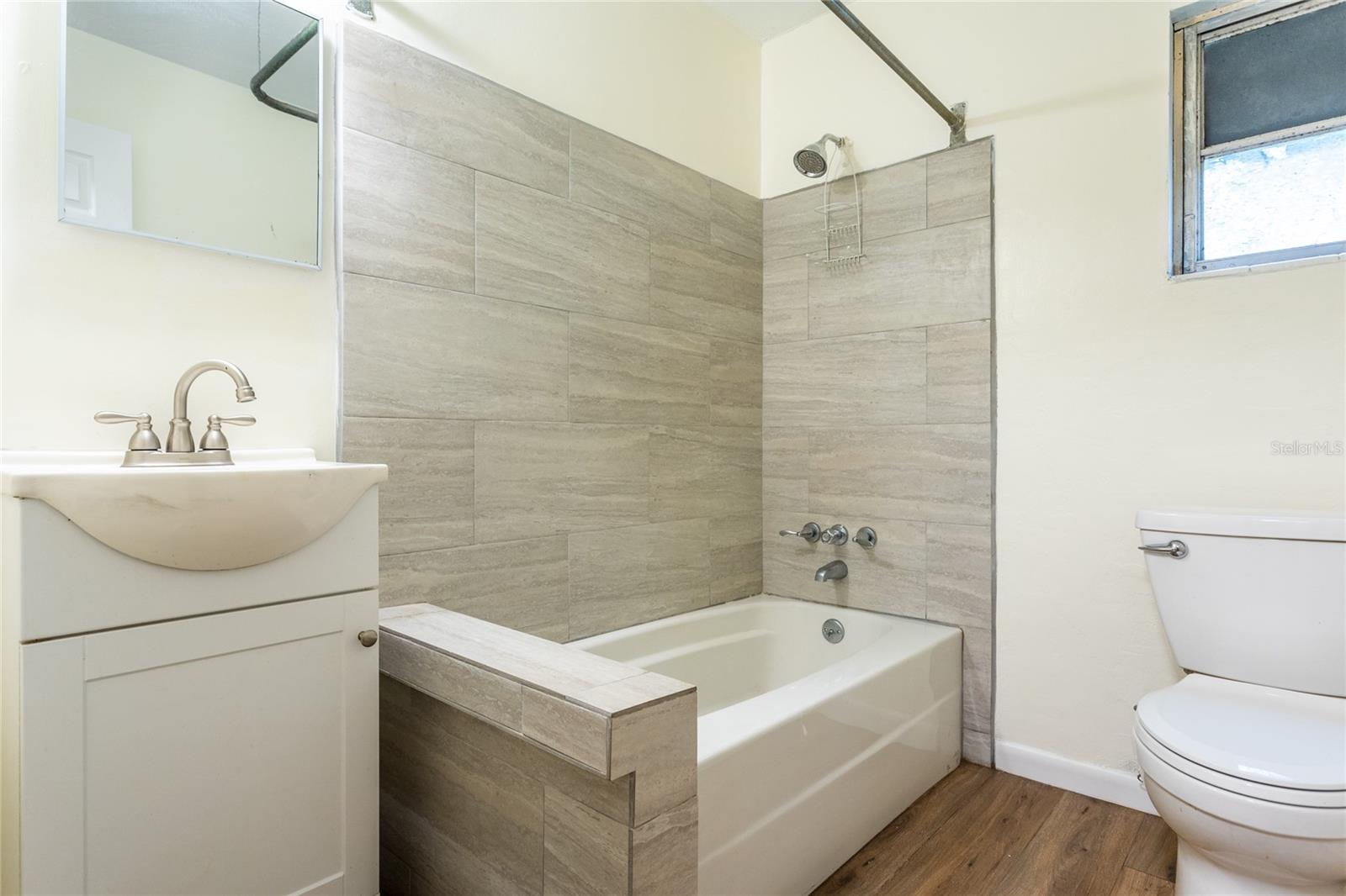 1111 NW 6TH AVE, GAINESVILLE, FL, 32601