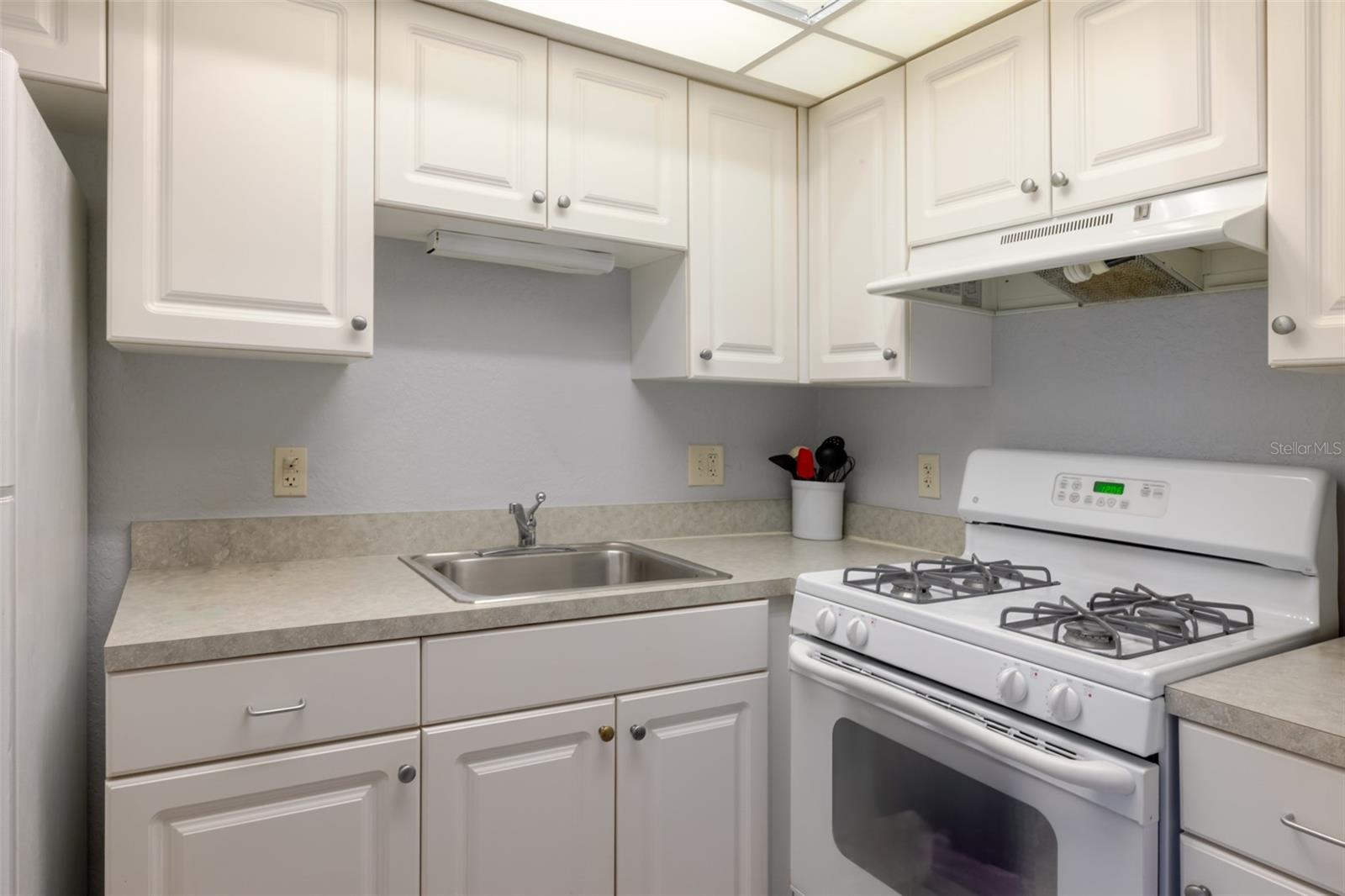 TB8376370 Property Photo