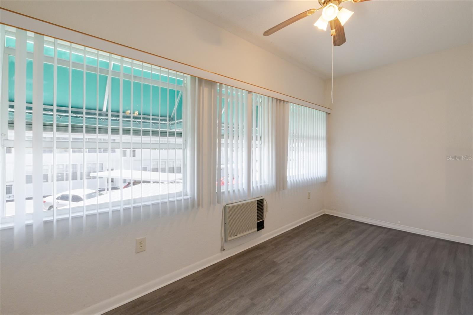 TB8376370 Property Photo