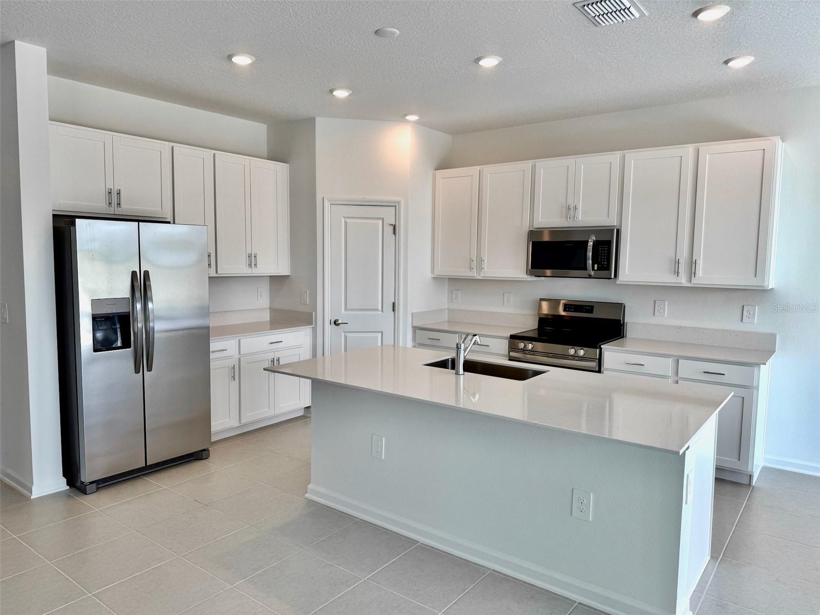 3246 ARMSTRONG AVE, CLERMONT, FL, 34714