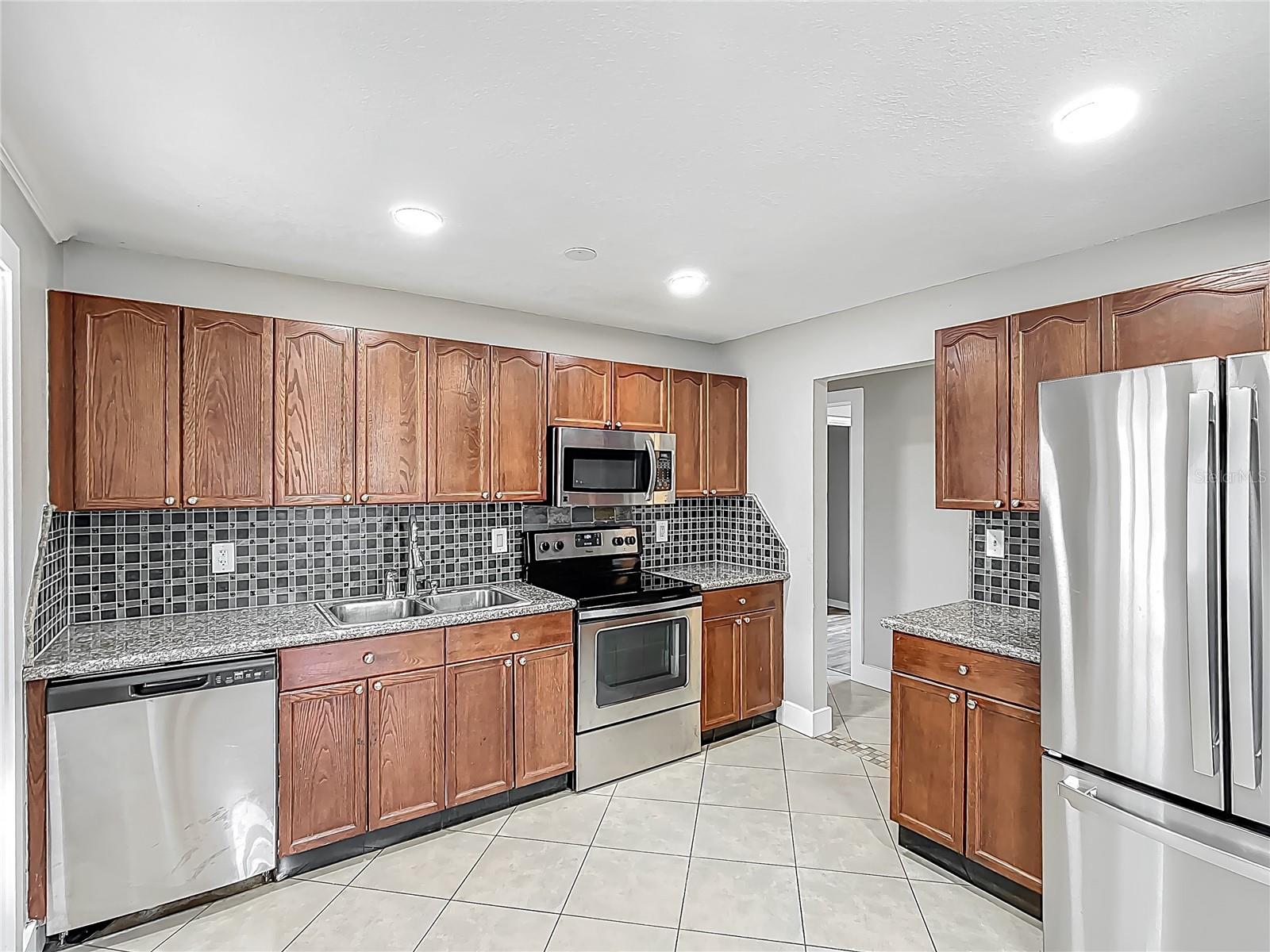 3702 W REYNOLDS ST, PLANT CITY, FL, 33563