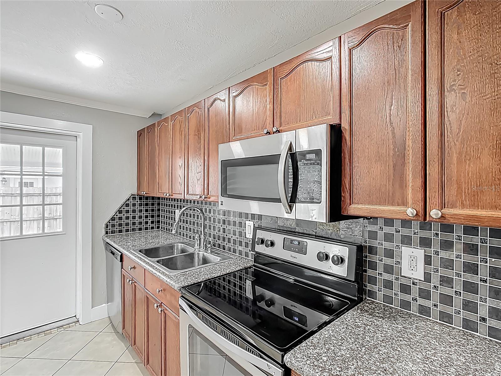 3702 W REYNOLDS ST, PLANT CITY, FL, 33563