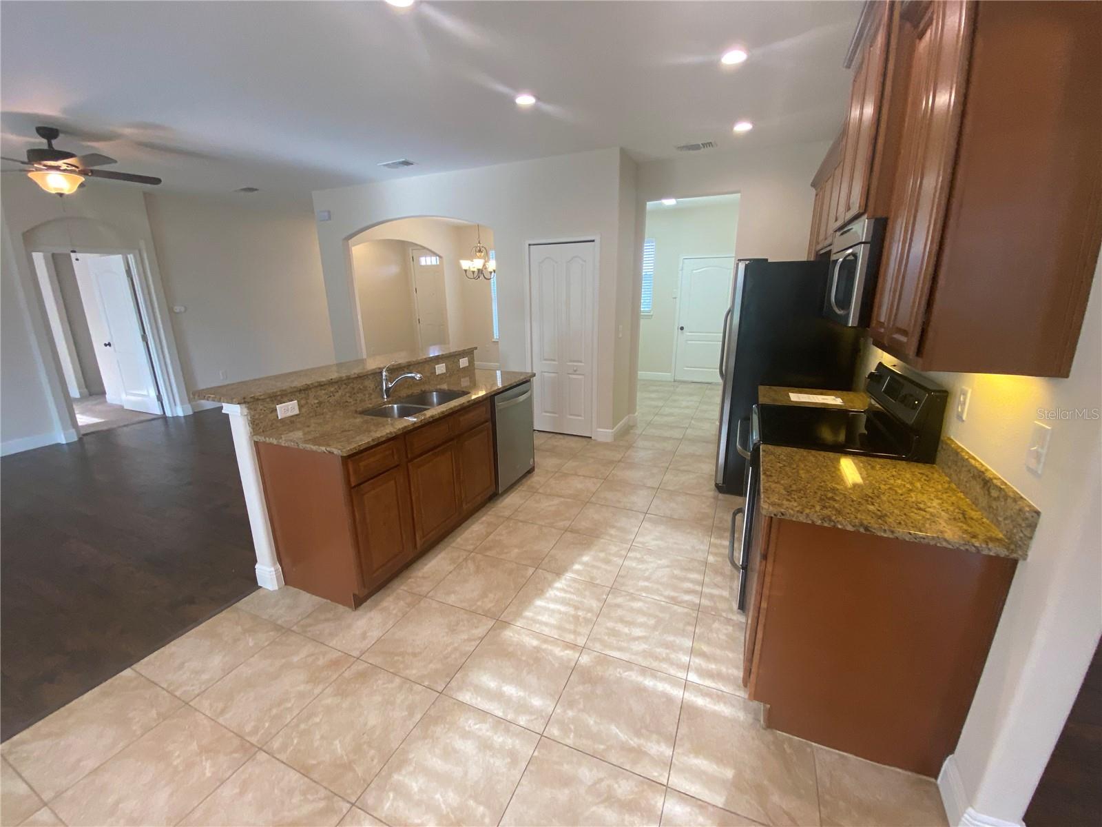 33907 EMERALD POND LOOP, LEESBURG, FL, 34788