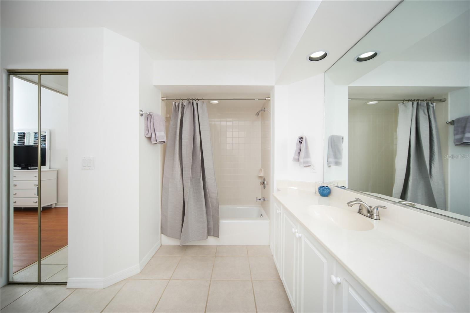 3702 54TH DR W #202, BRADENTON, FL, 34210