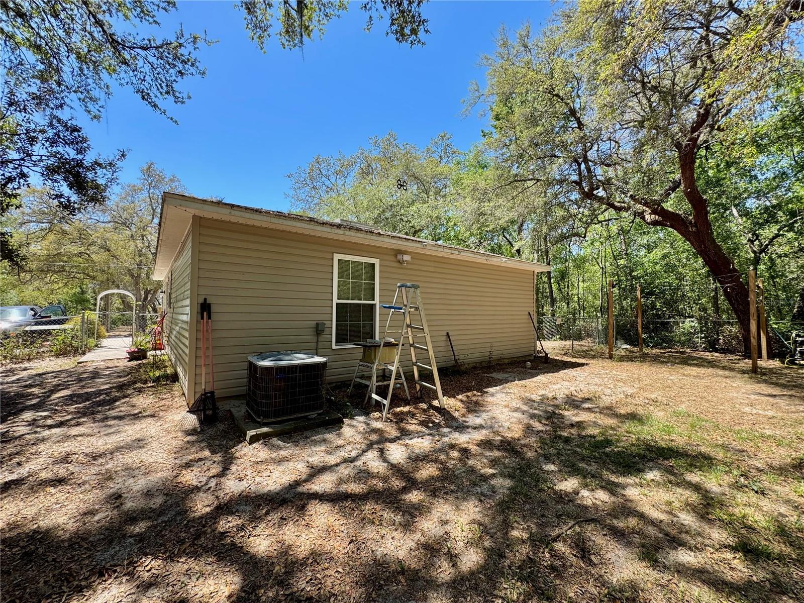 40226 PALM ST, LADY LAKE, FL, 32159