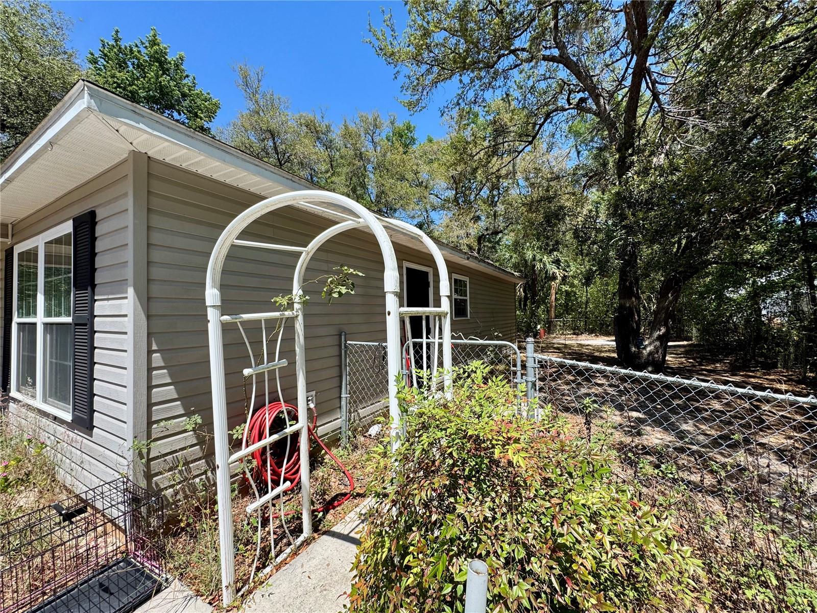 40226 PALM ST, LADY LAKE, FL, 32159