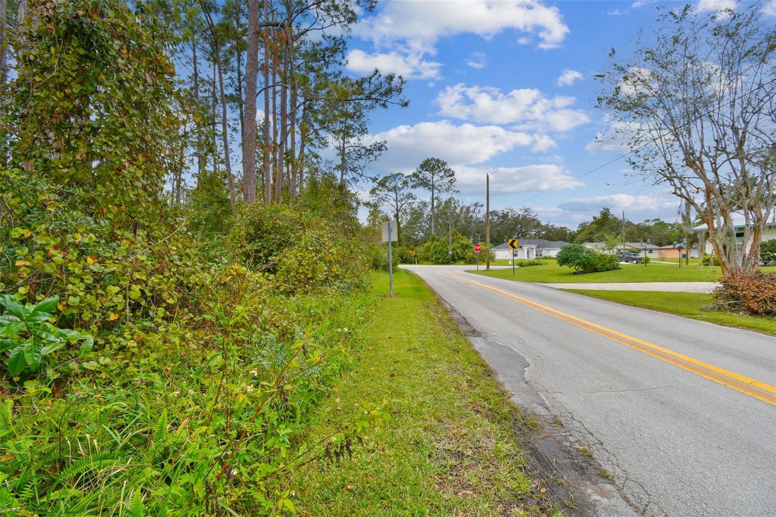 2417 E LAKE DR, DELAND, FL, 32724