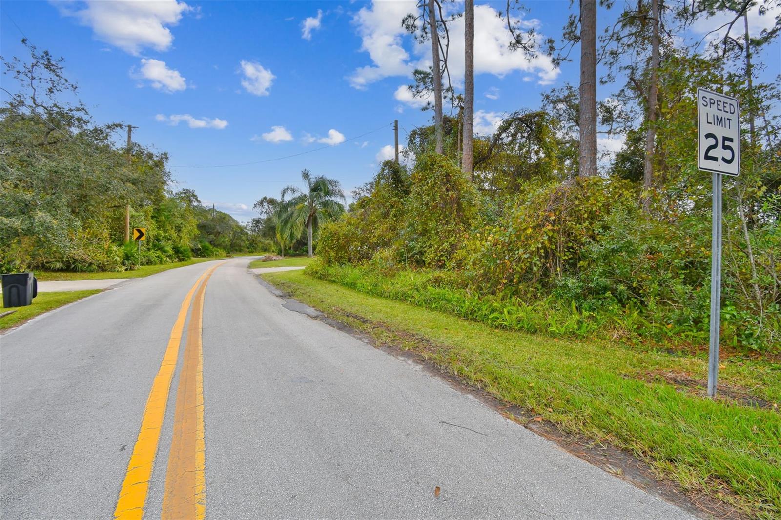 2417 E LAKE DR, DELAND, FL, 32724