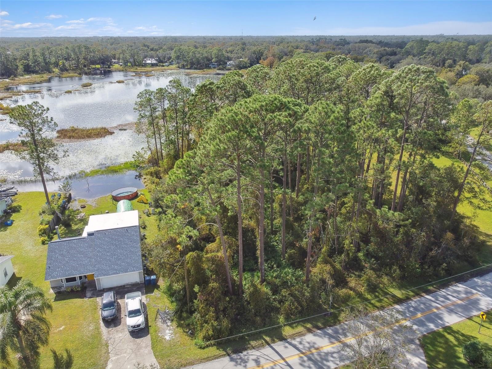 2417 E LAKE DR, DELAND, FL, 32724