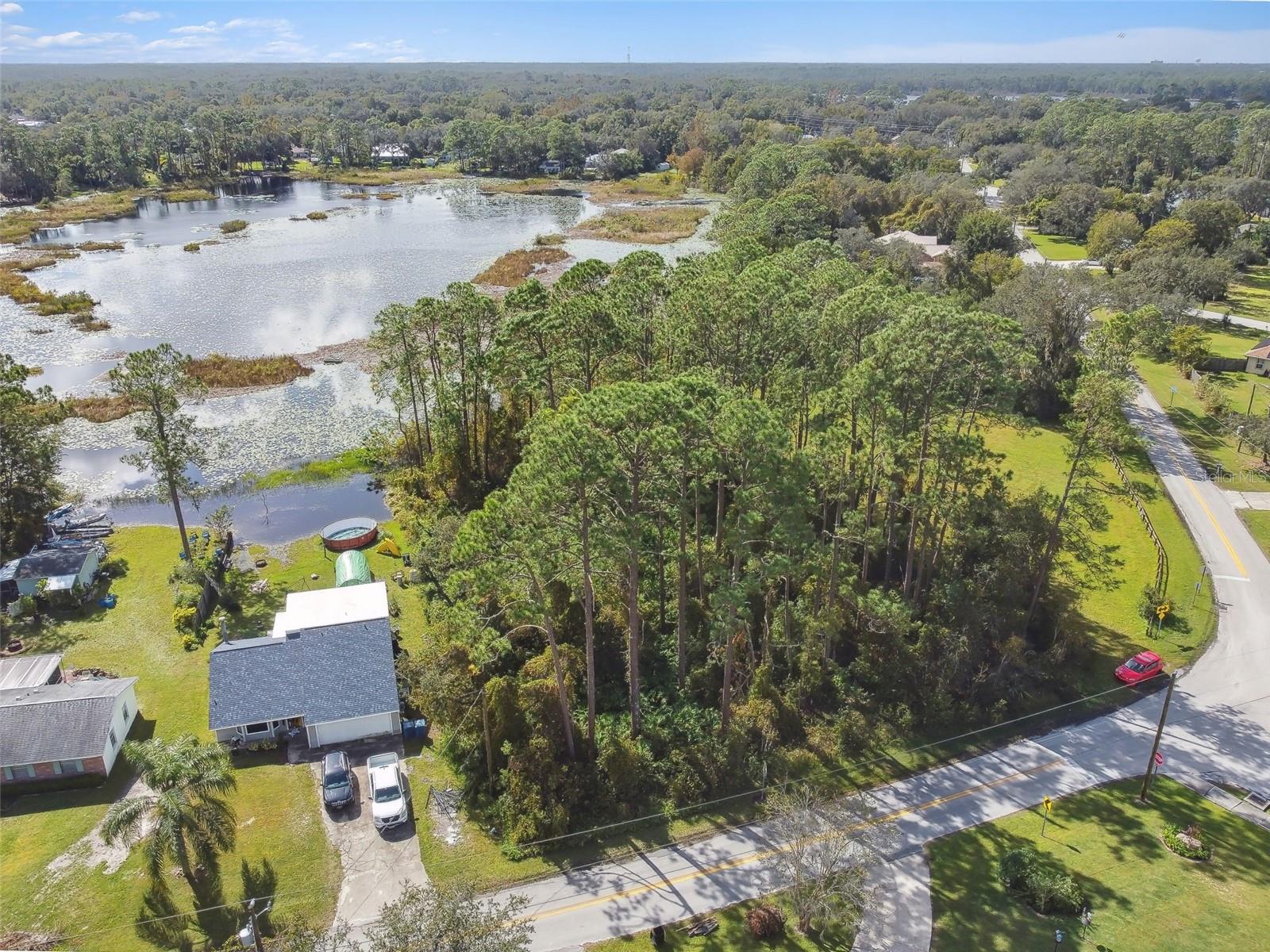 2417 E LAKE DR, DELAND, FL, 32724