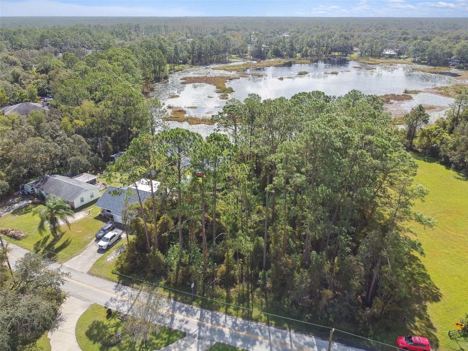 2417 E LAKE DR, DELAND, FL, 32724