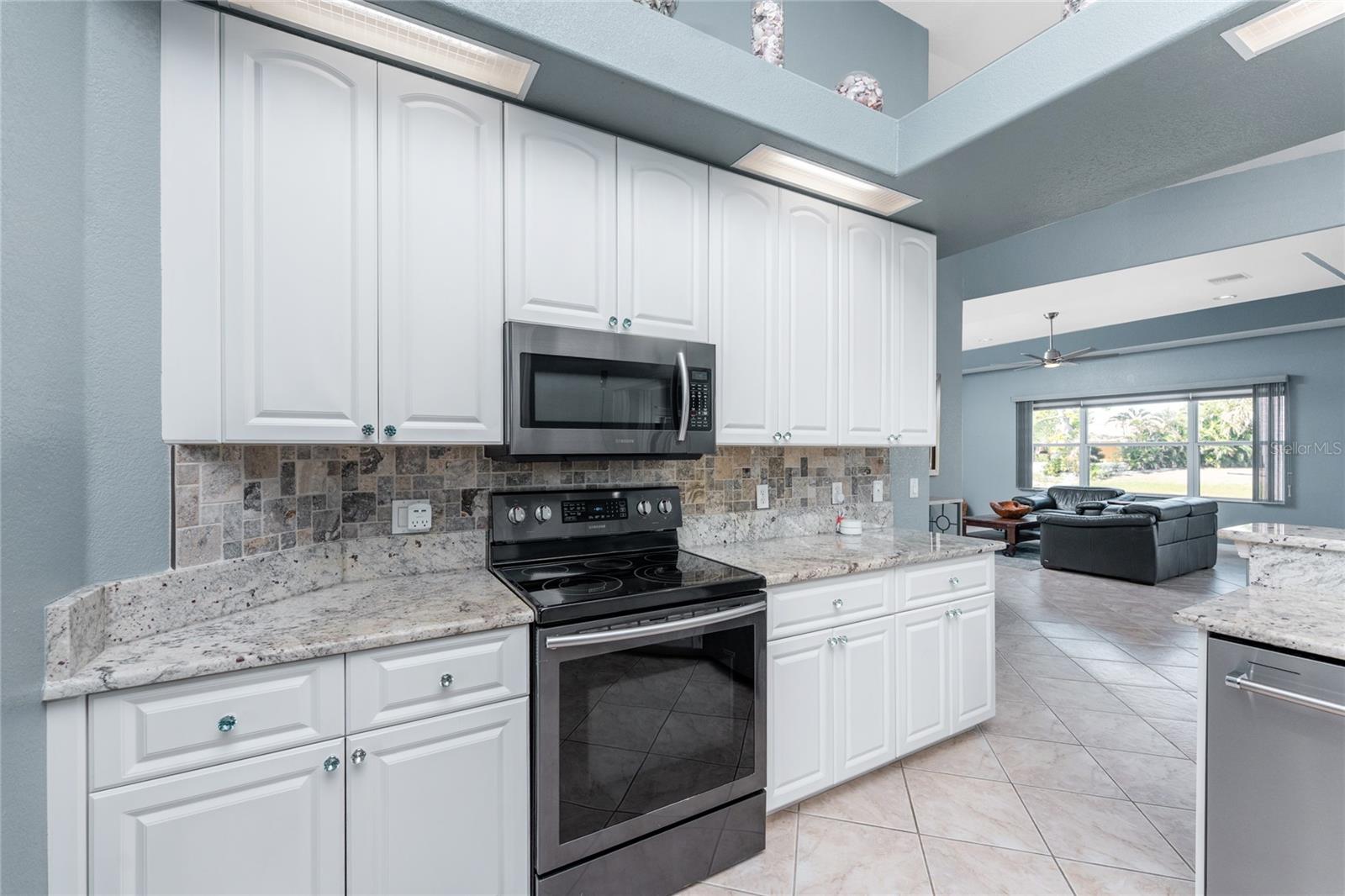 15674 APPLEWHITE CIR, PORT CHARLOTTE, FL, 33981