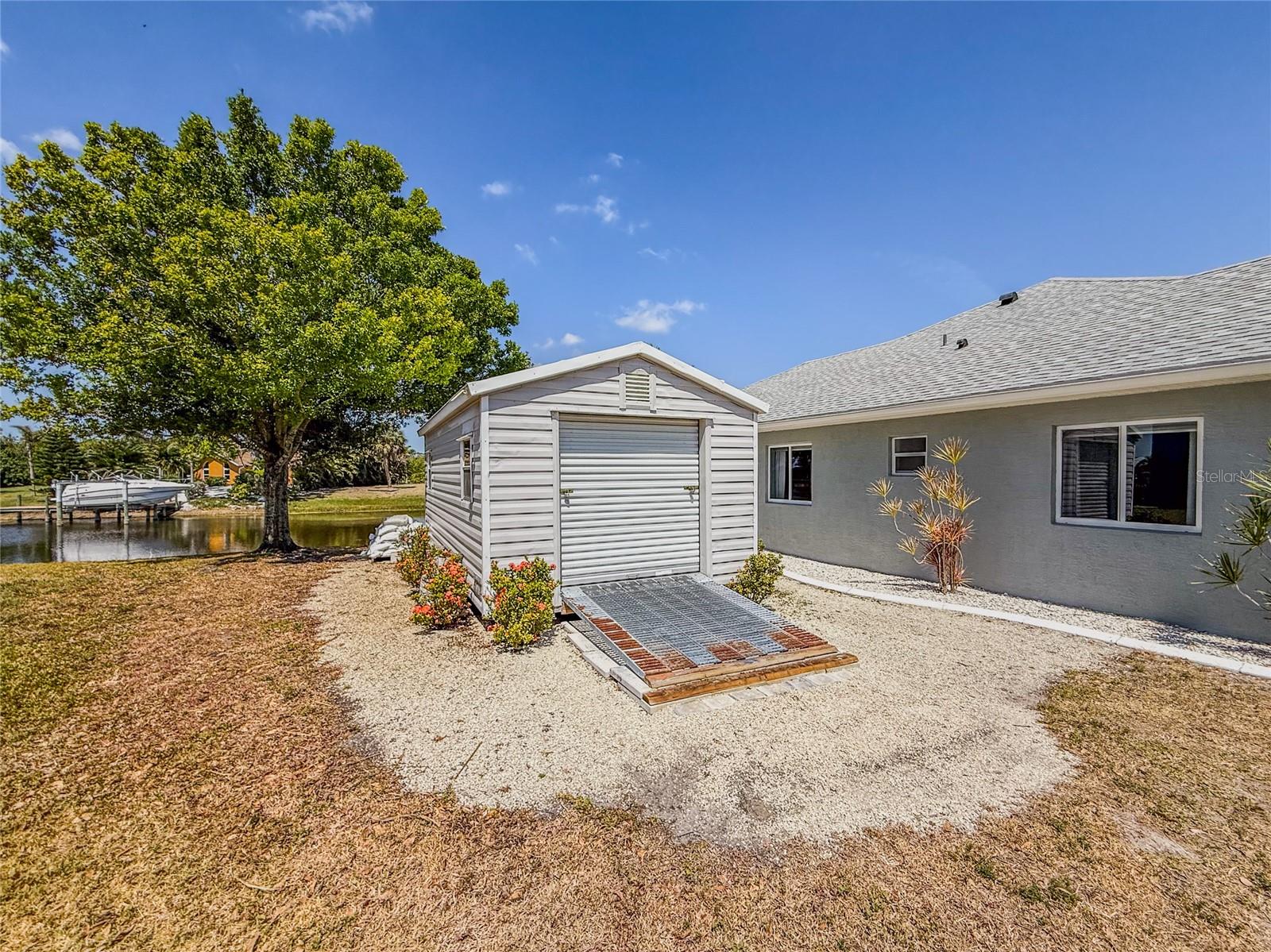 15674 APPLEWHITE CIR, PORT CHARLOTTE, FL, 33981