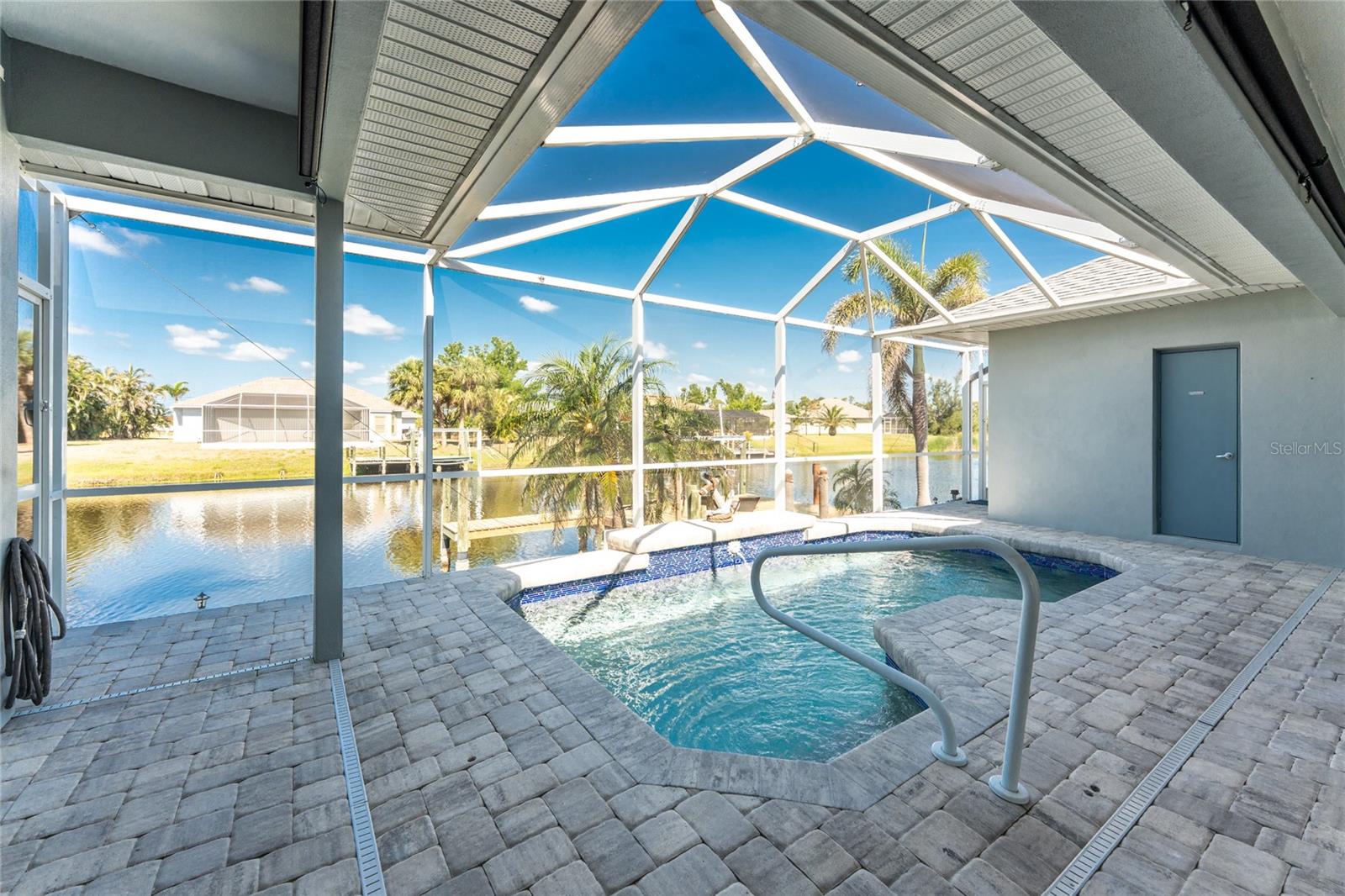 15674 APPLEWHITE CIR, PORT CHARLOTTE, FL, 33981