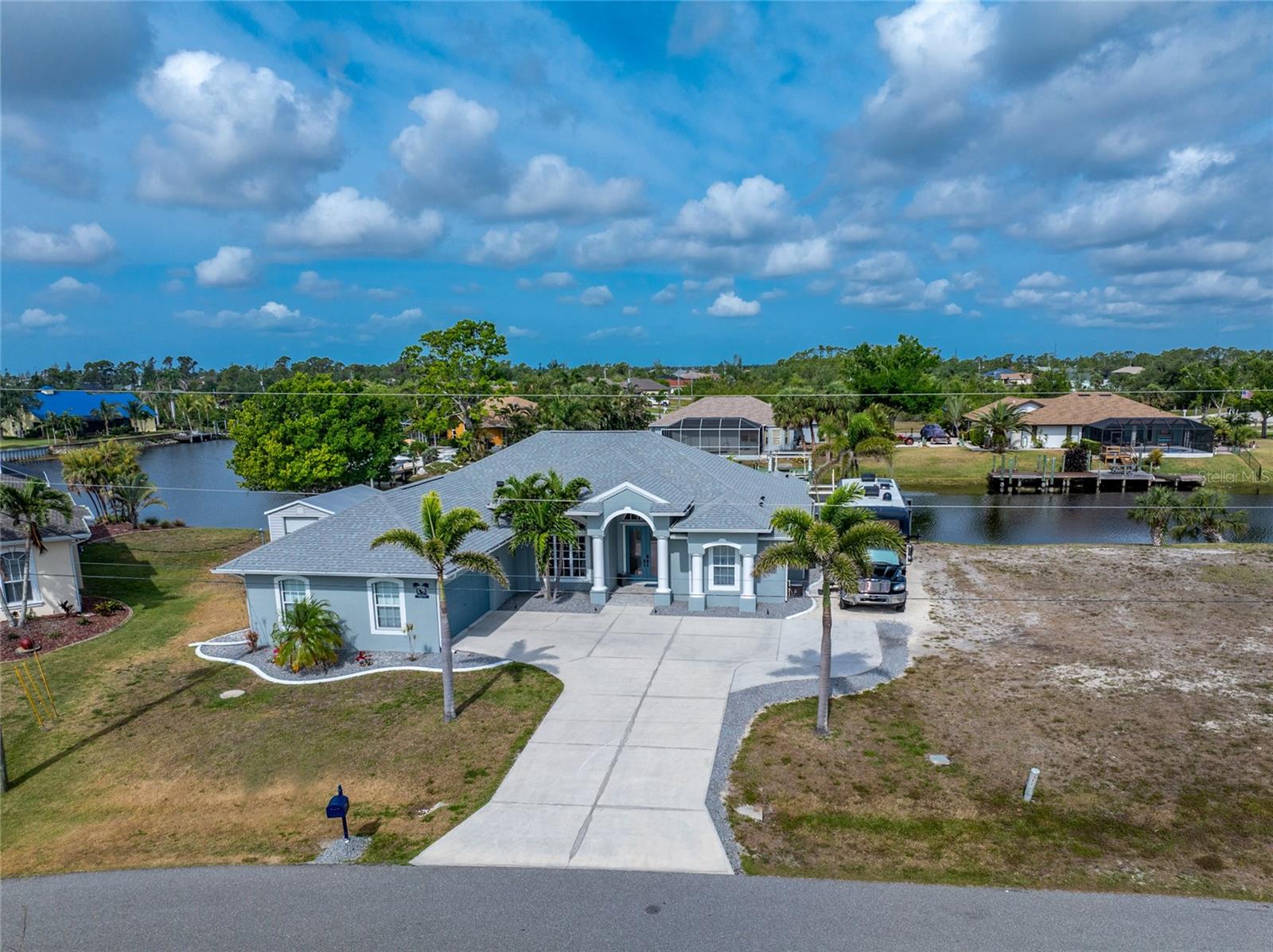 15674 APPLEWHITE CIR, PORT CHARLOTTE, FL, 33981