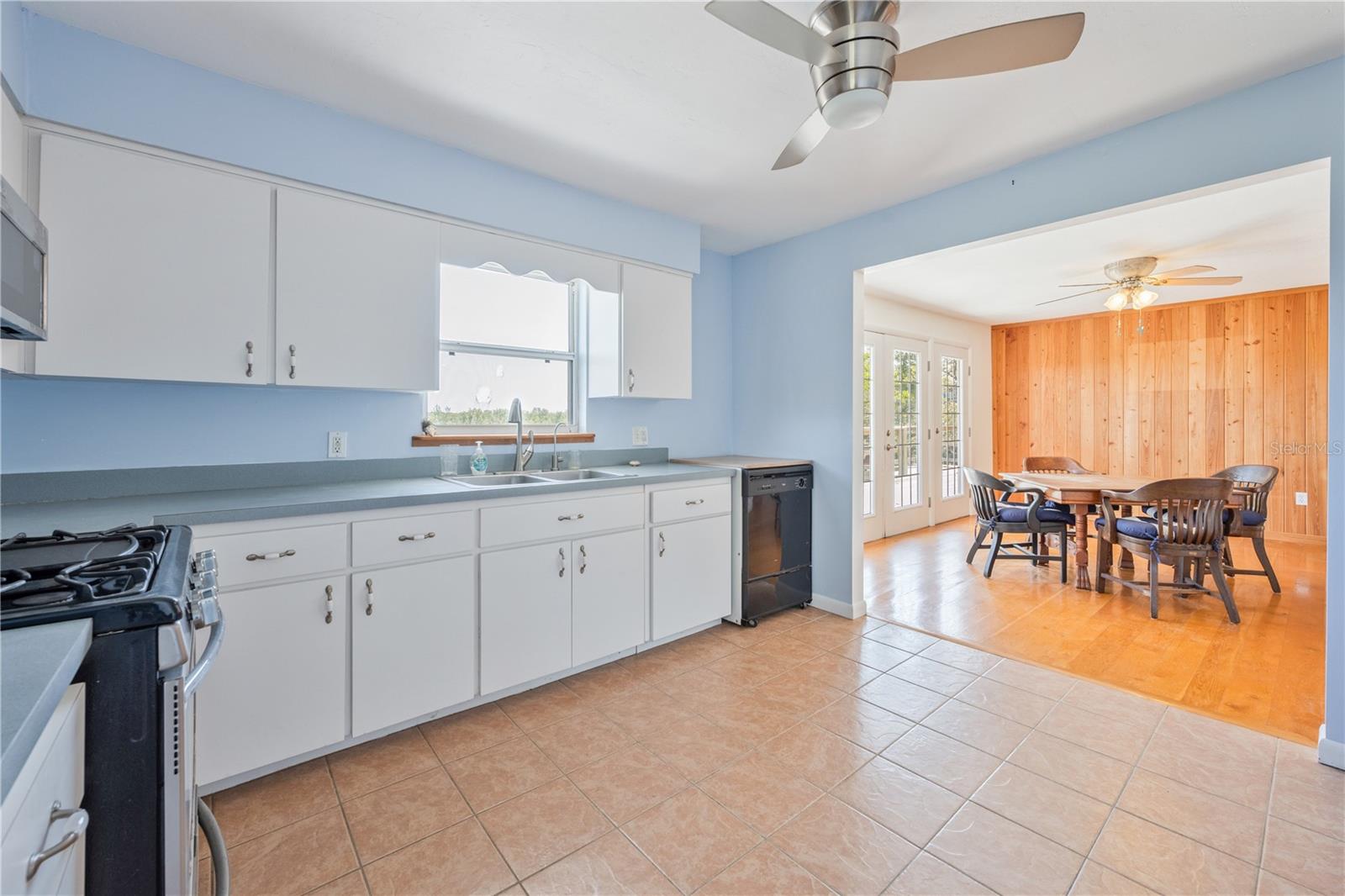 12410 CEDAR ST, CEDAR KEY, FL, 32625