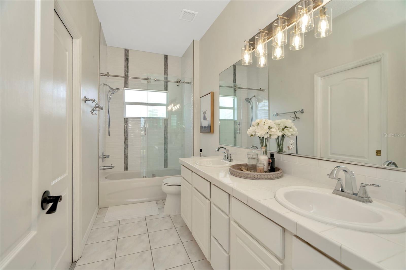 4612 NETHERWOOD DR, TAMPA, FL, 33624