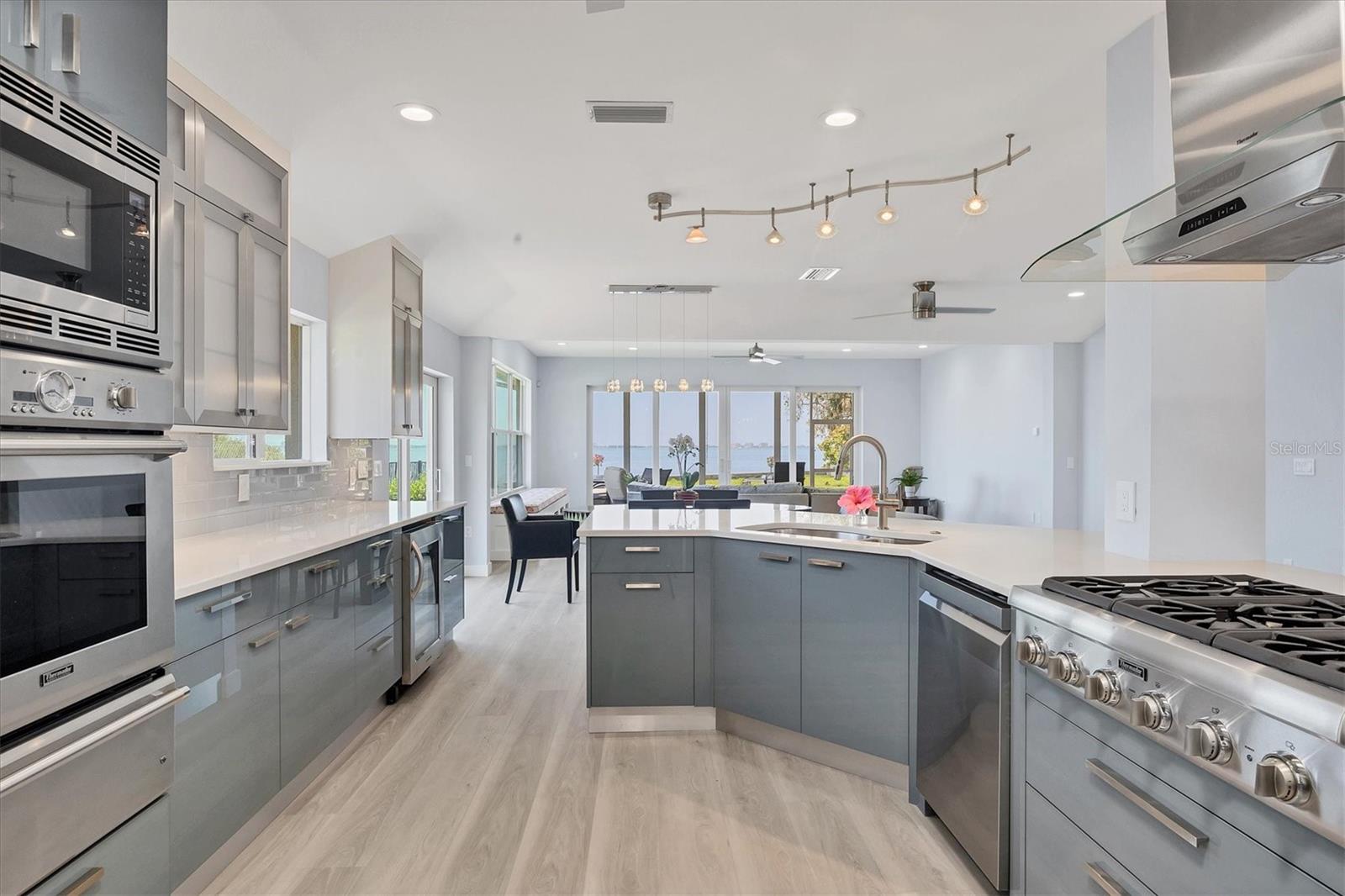 A4649616 Property Photo