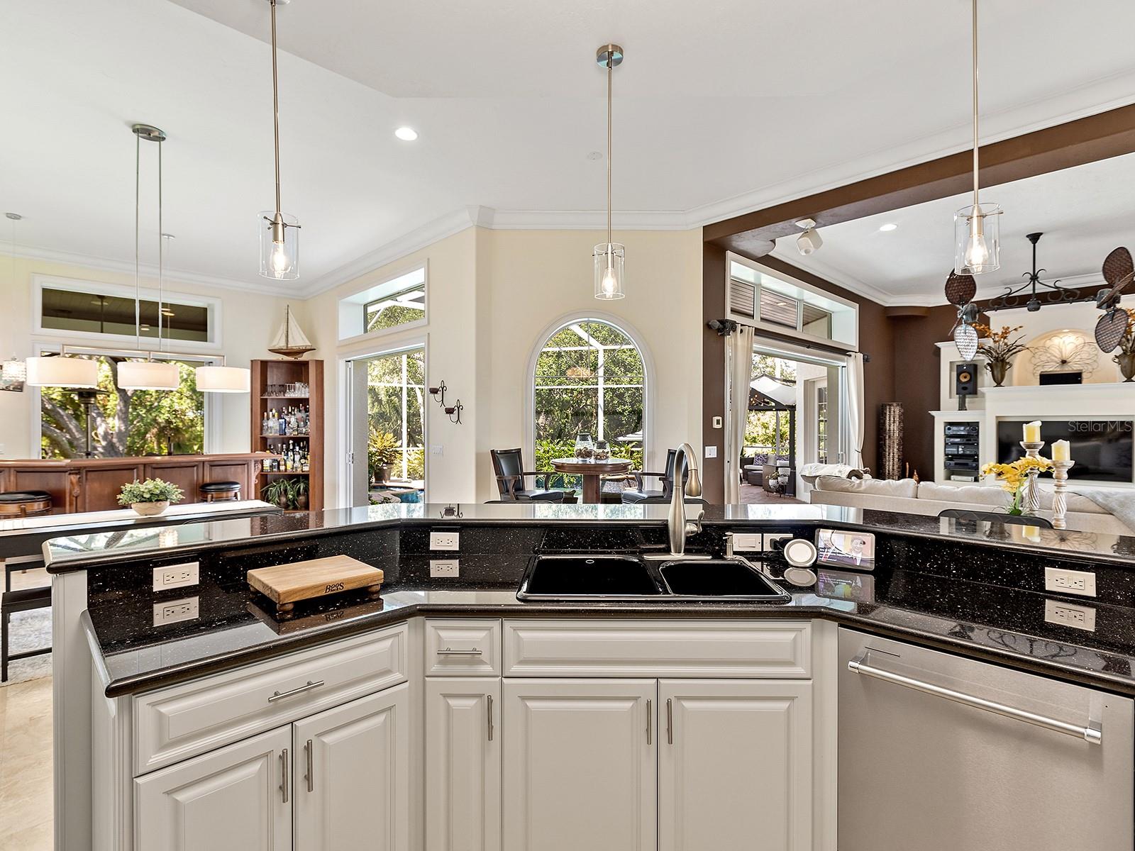 6612 BUTLERS CREST DR, BRADENTON, FL, 34203