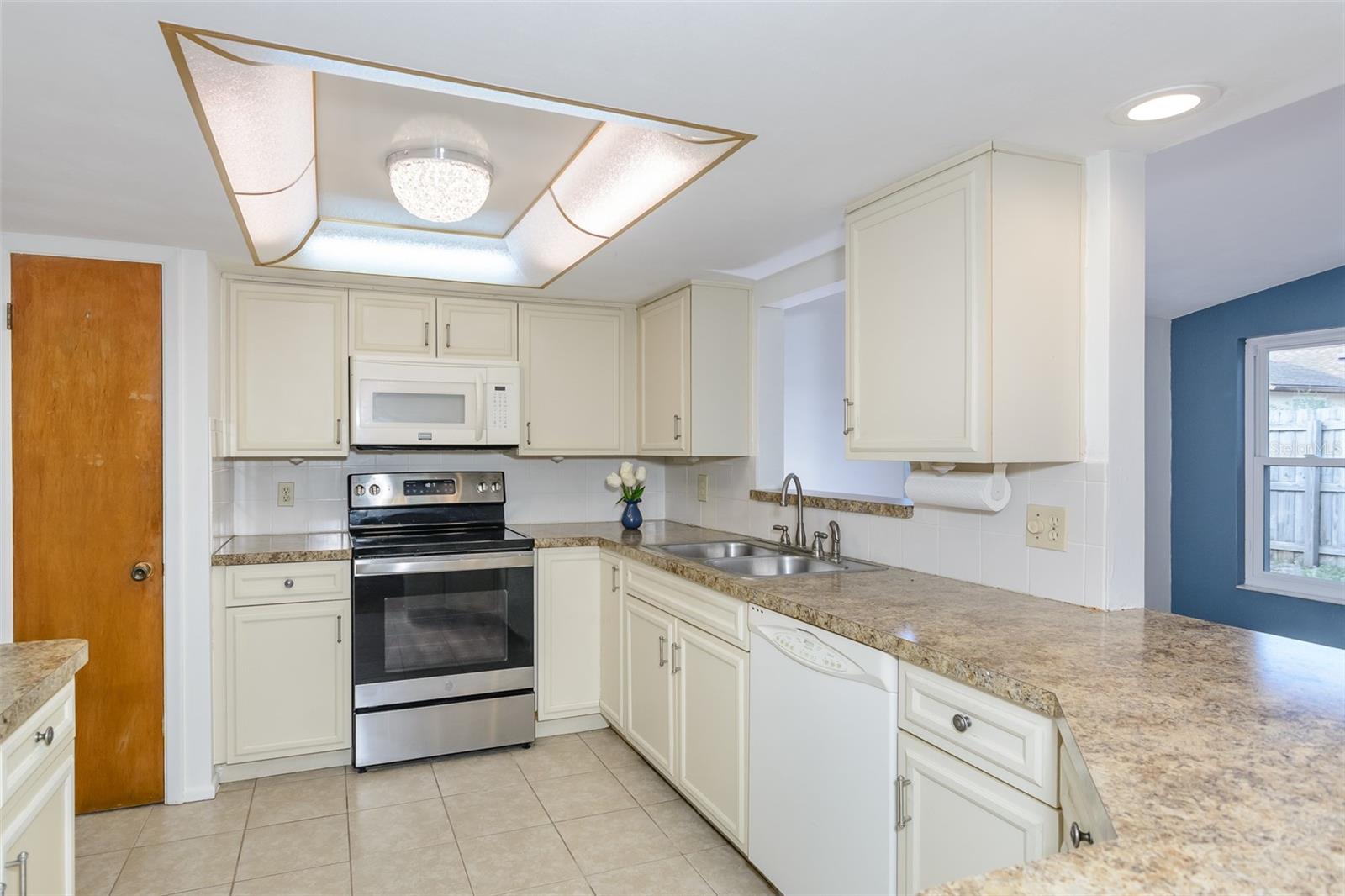 9205 LEDGESTONE LN, PORT RICHEY, FL, 34668