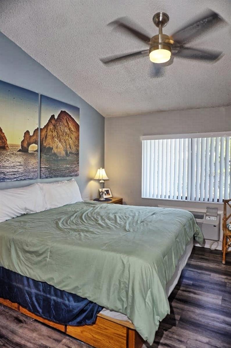 W7874761 Property Photo