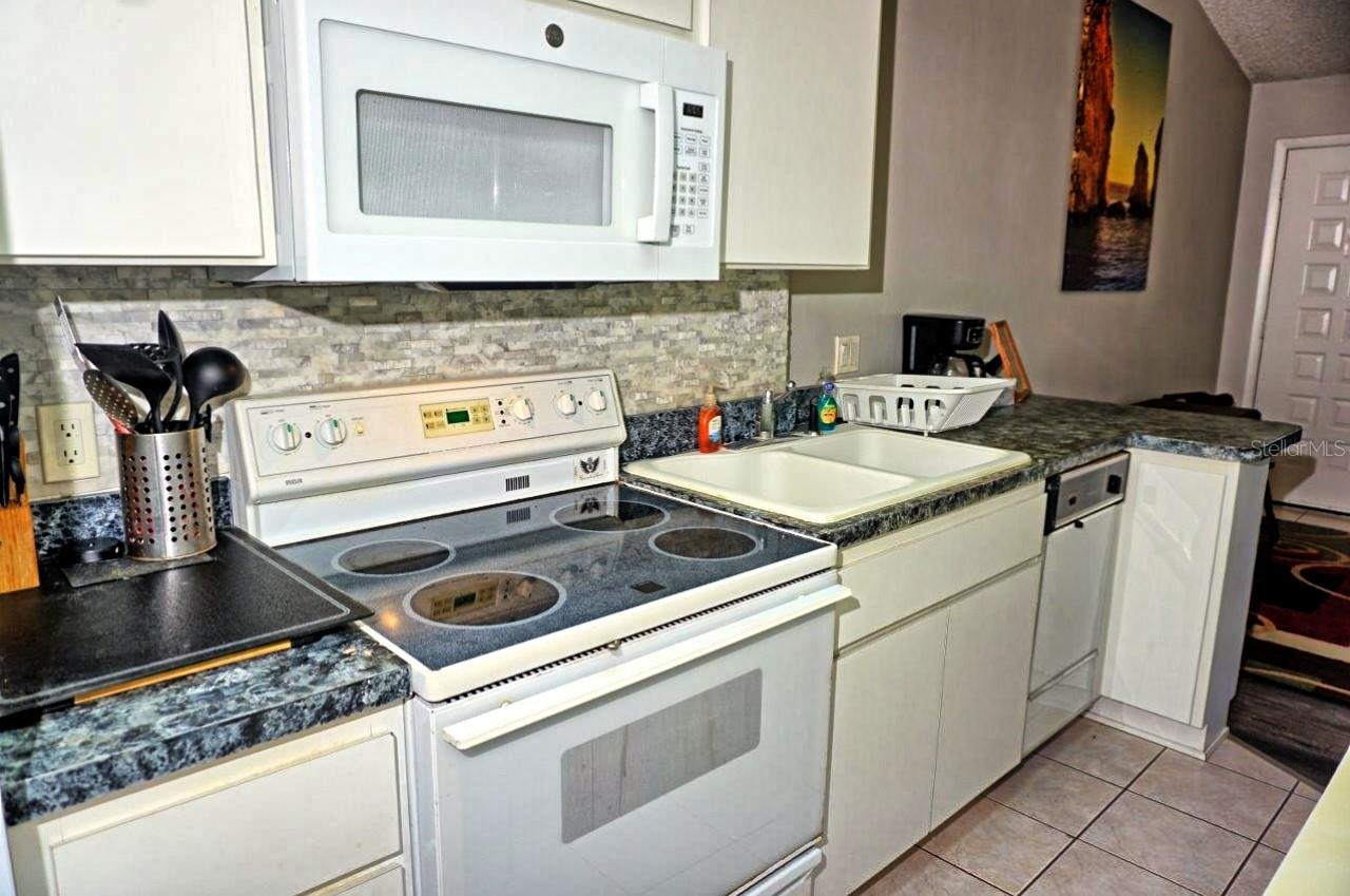 W7874761 Property Photo