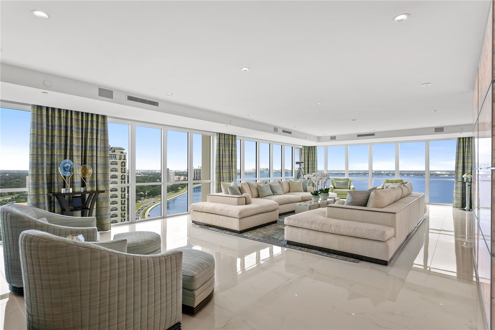 TB8376640 Property Photo