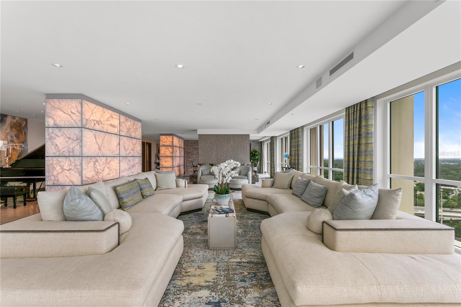 TB8376640 Property Photo