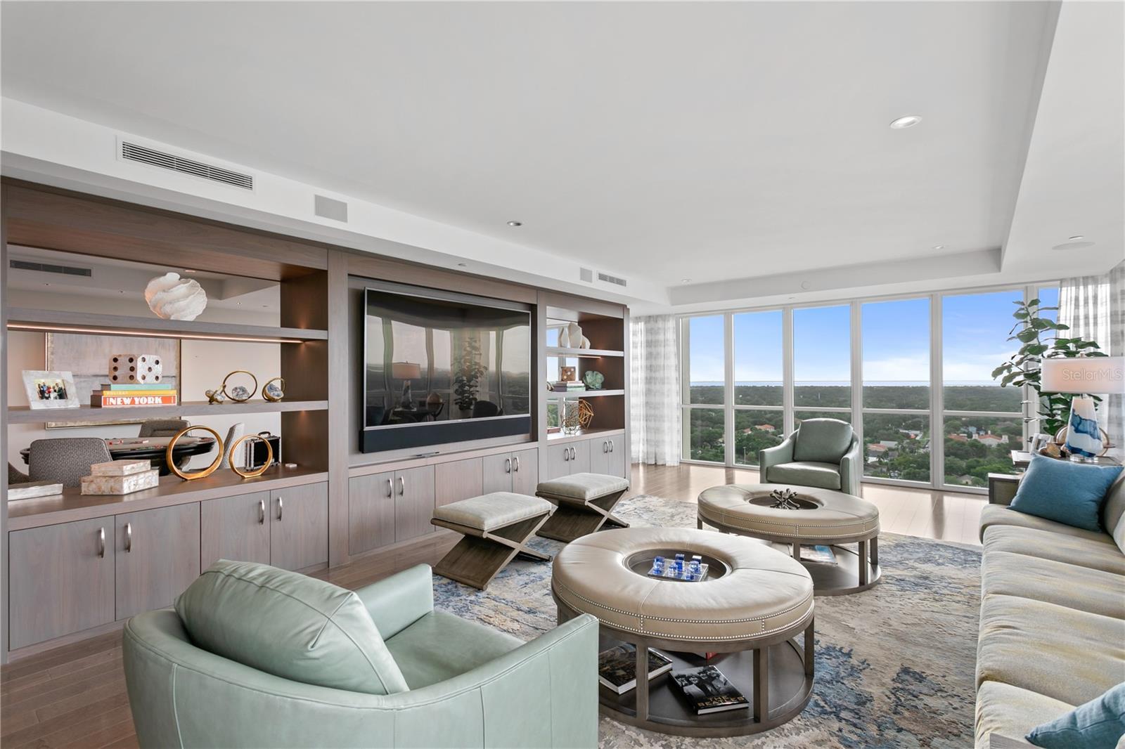 TB8376640 Property Photo