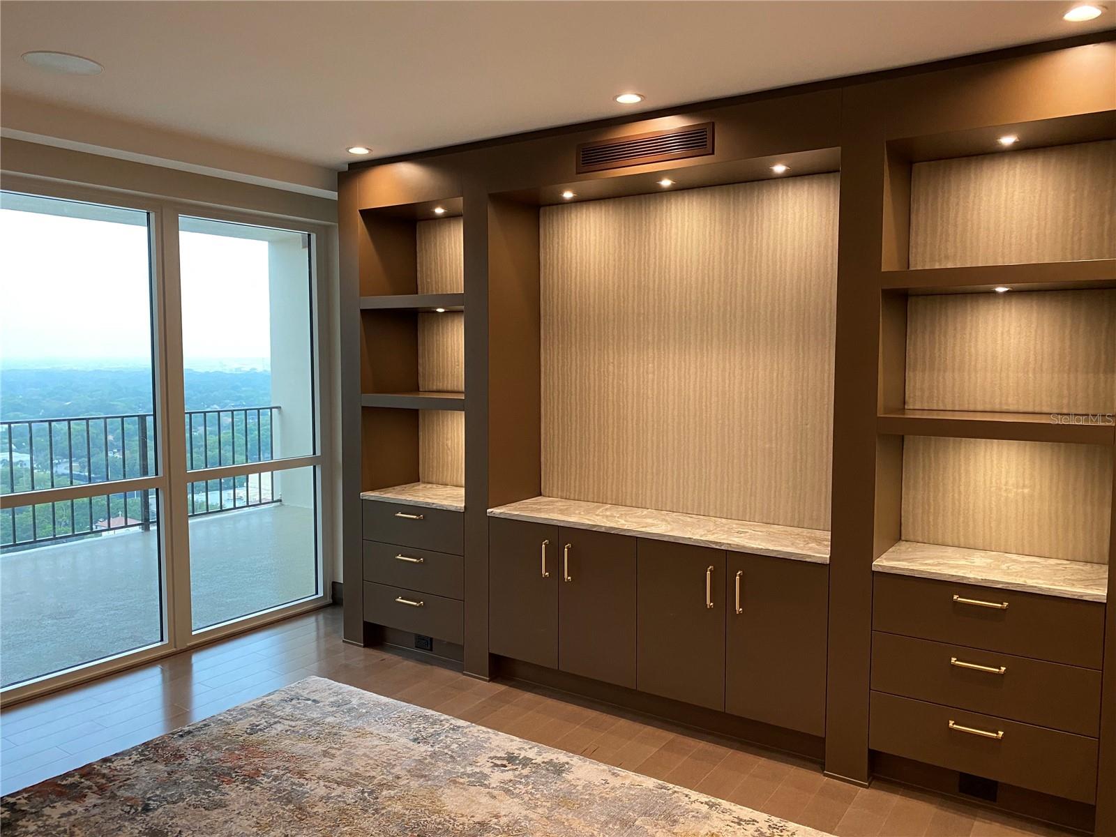 TB8376640 Property Photo