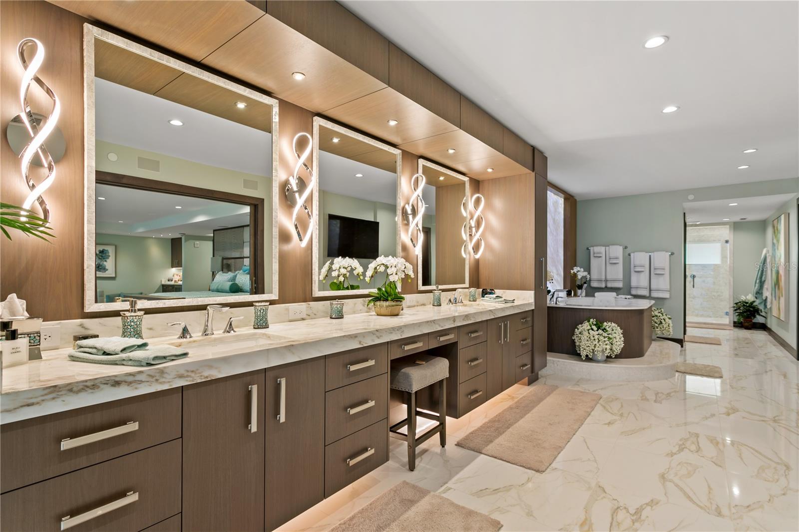 TB8376640 Property Photo