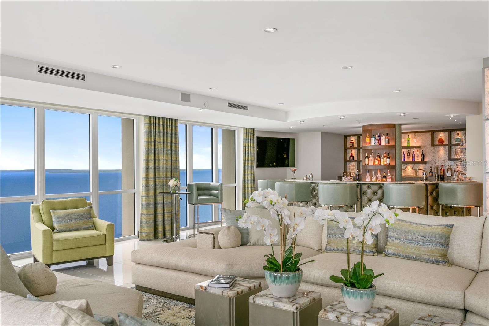 TB8376640 Property Photo