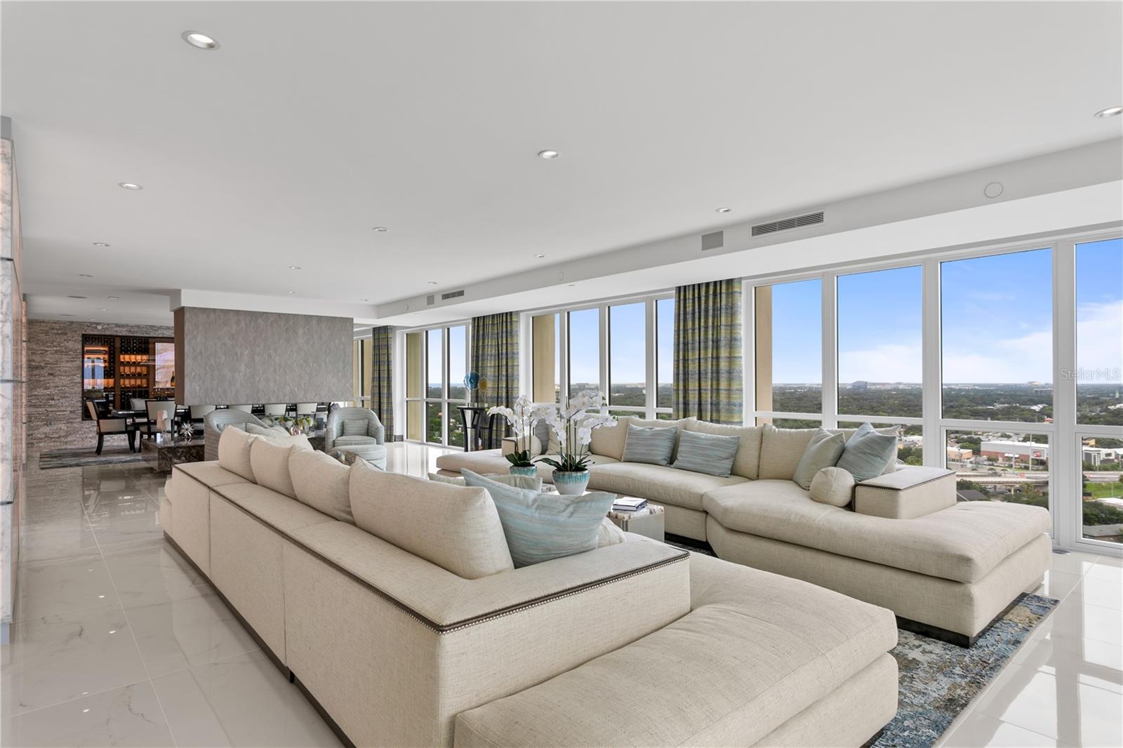 TB8376640 Property Photo