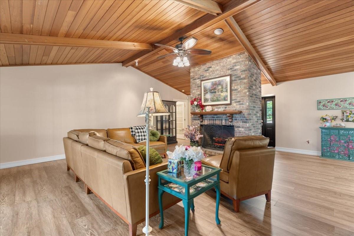 4201 ERINDALE DR, NORTH FORT MYERS, FL, 33903