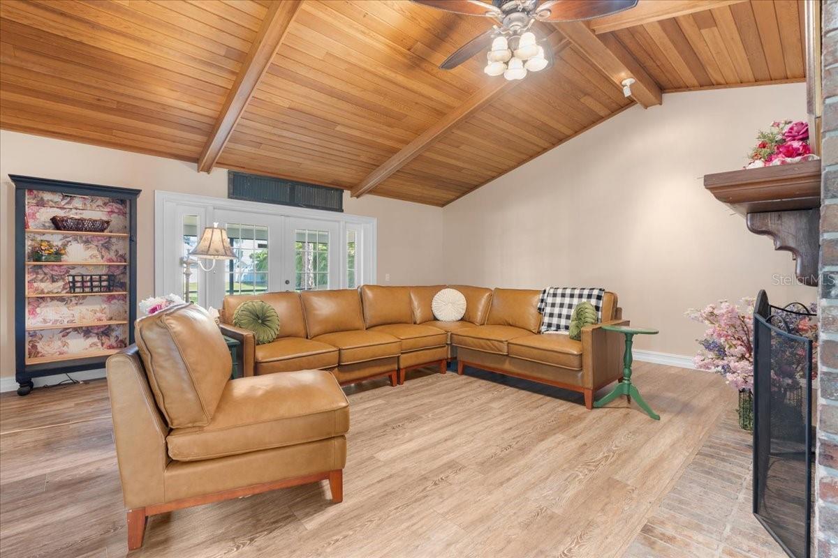 4201 ERINDALE DR, NORTH FORT MYERS, FL, 33903