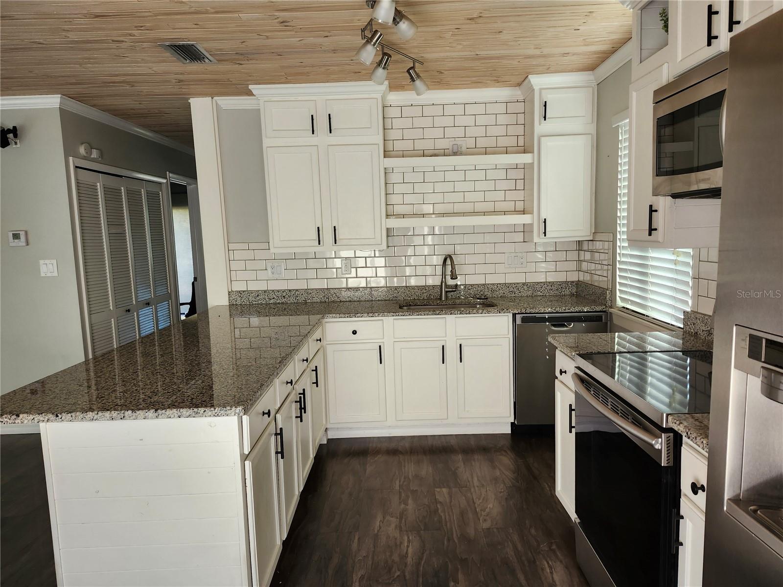 9015 PEBBLE CREEK DR, TAMPA, FL, 33647