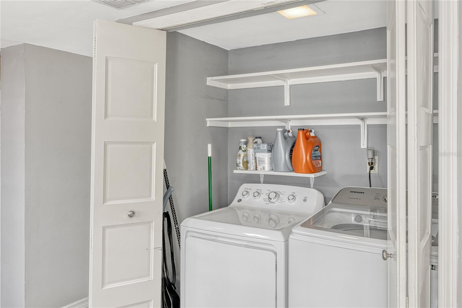 1227 CARRIAGE LN, ORLANDO, FL, 32807