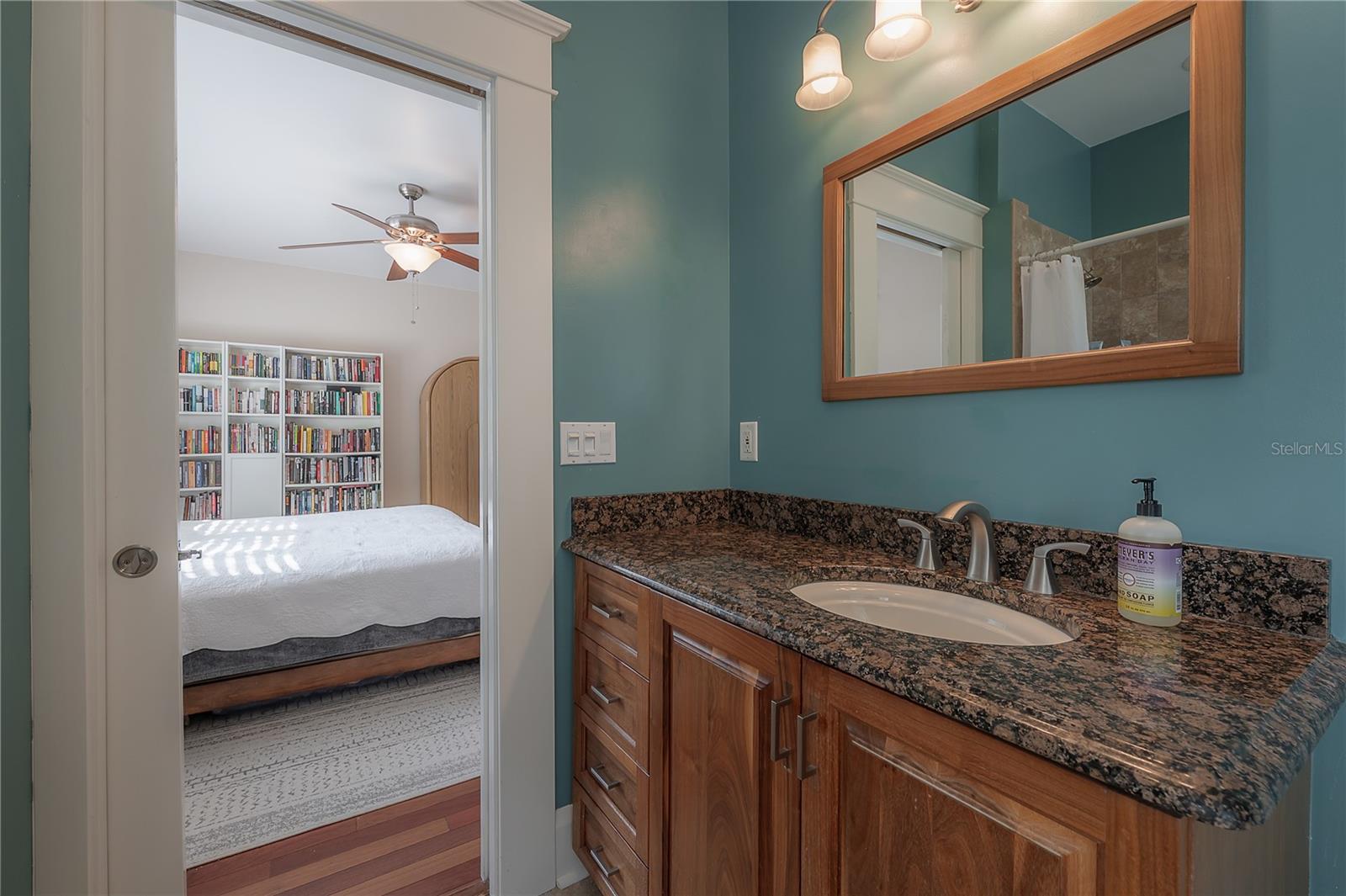 121 W MOHAWK AVE, TAMPA, FL, 33604