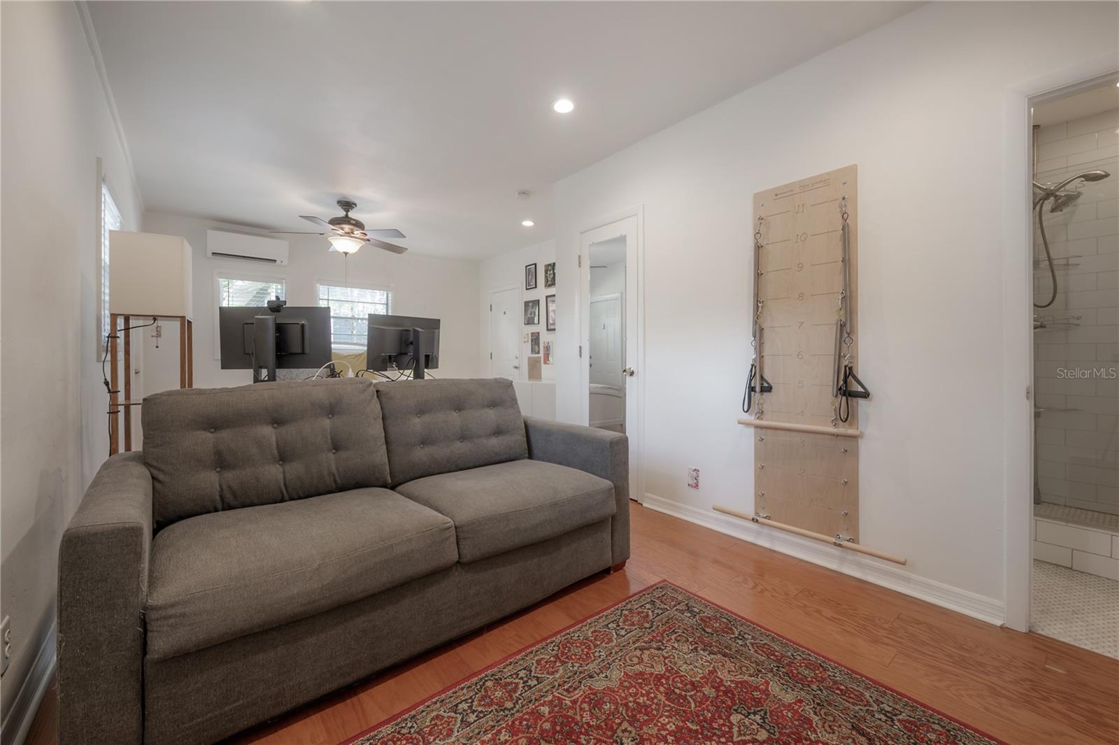 121 W MOHAWK AVE, TAMPA, FL, 33604