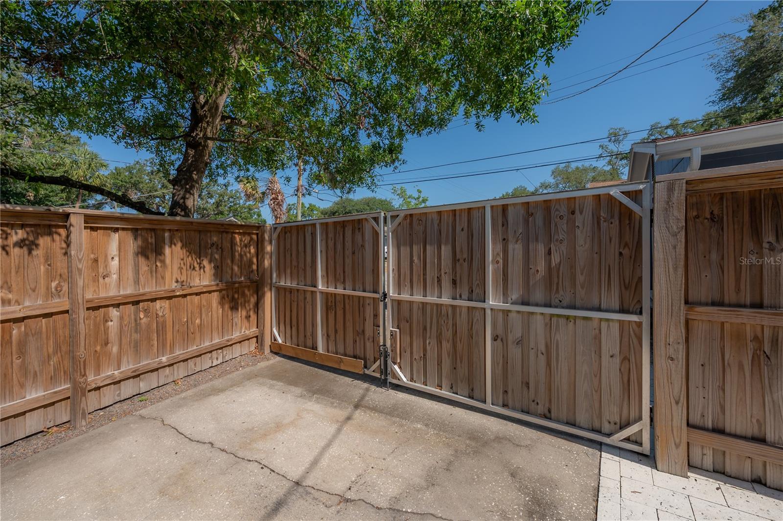 121 W MOHAWK AVE, TAMPA, FL, 33604