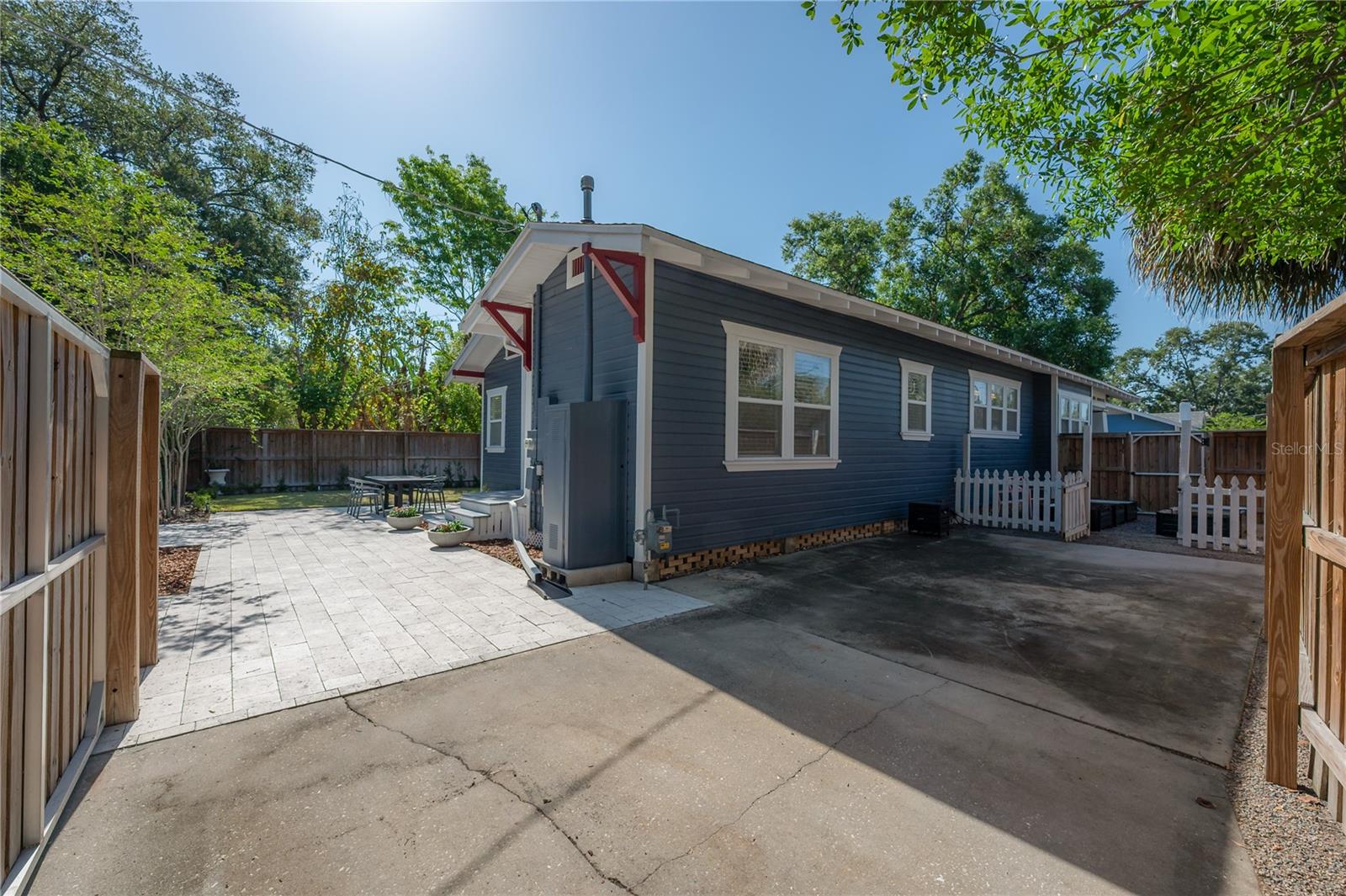 121 W MOHAWK AVE, TAMPA, FL, 33604